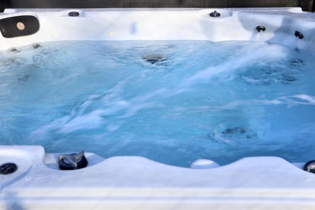 Apartamento The Den, A Secluded Annex With Hot-Tub & Heating Long Bredy Exterior foto