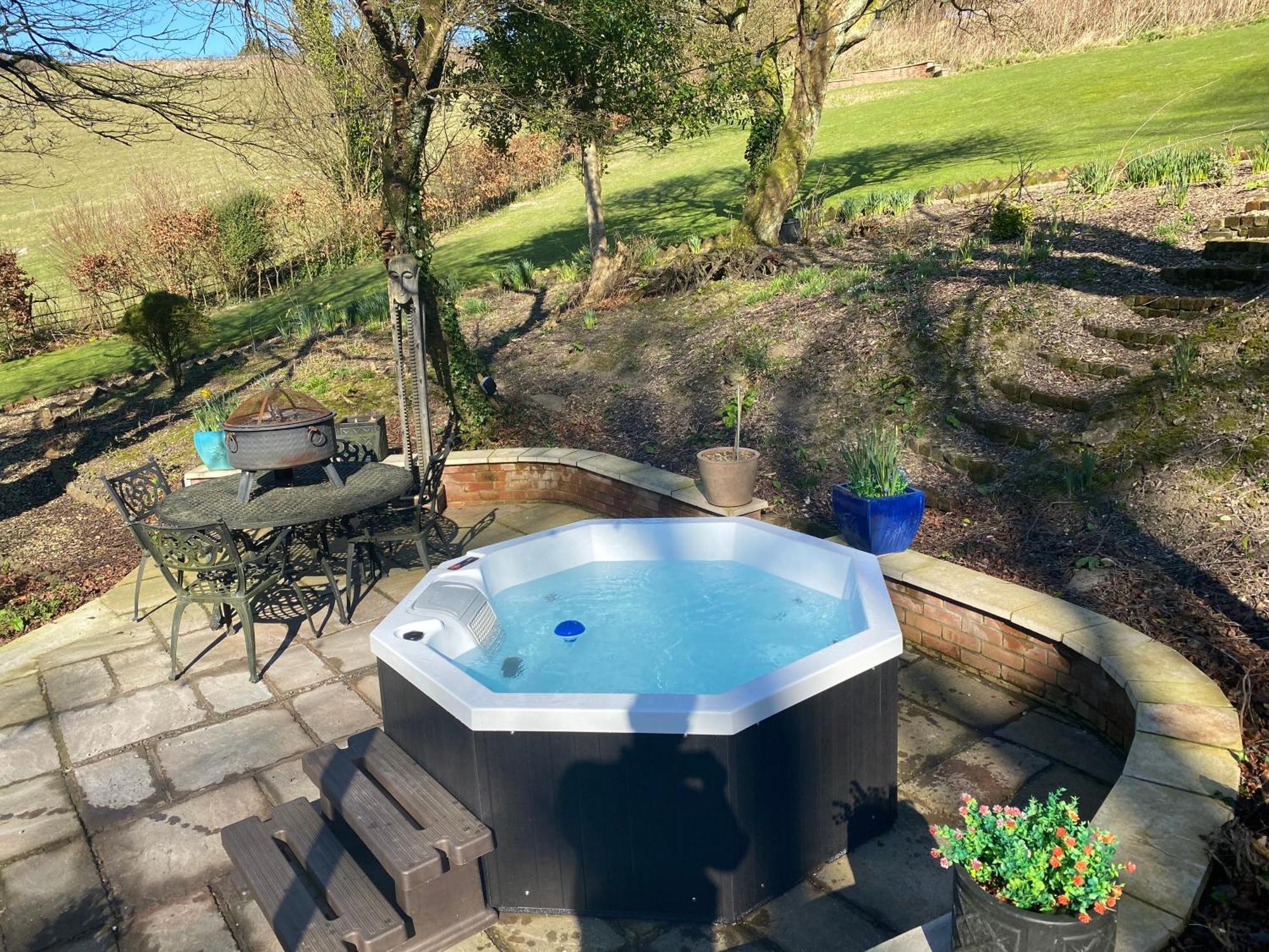 Apartamento The Den, A Secluded Annex With Hot-Tub & Heating Long Bredy Exterior foto